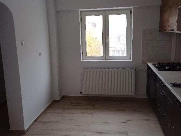 Apartament cu 4 camere decomandat în Primăverii
