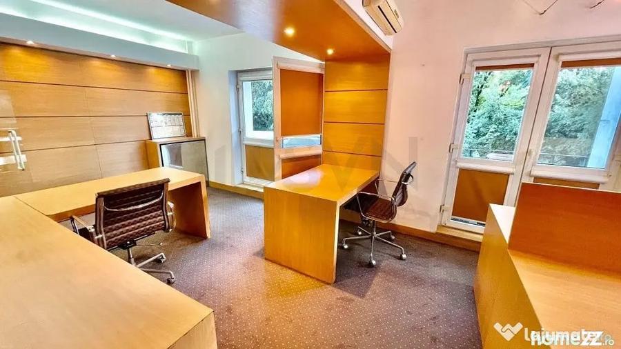 Apartament cu 5 camere semidecomandat în Romană