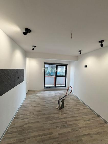 Spatiu comercial excelent zona Metro , Clinica Ametist