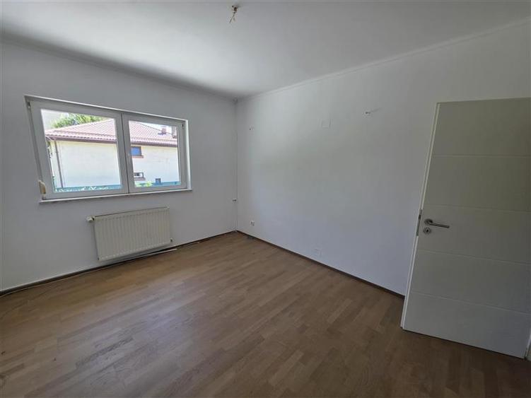 Casă individuală cu 5 camere cu Piscina în Central