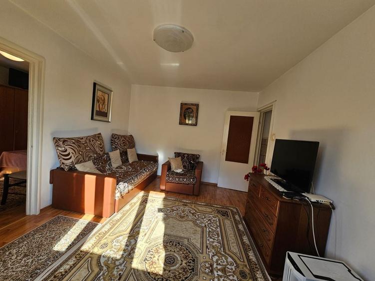 Apartament cu 3 camere semidecomandat, mobilat în ICIL
