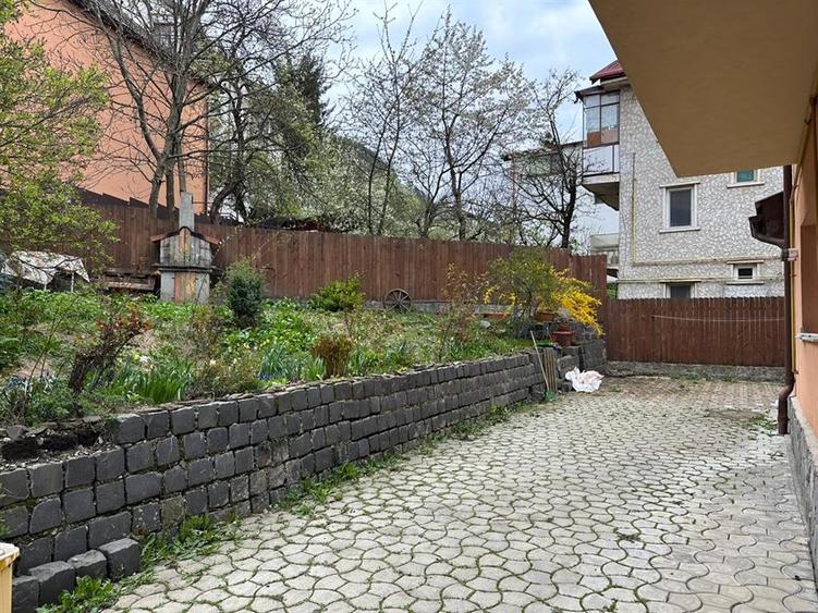 Casă individuală cu 5 camere cu Teren 400 Mp în Schei