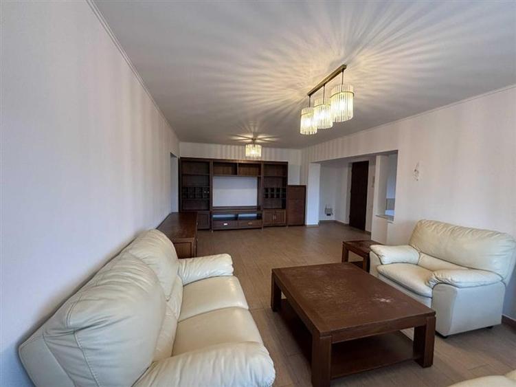Apartament cu 3 camere decomandat, mobilat în Parcul Carol