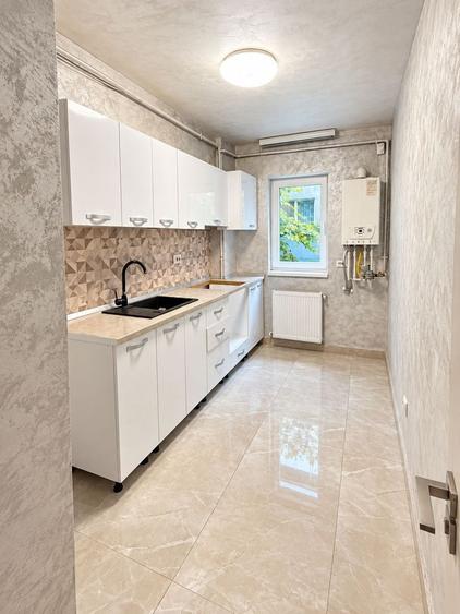 Apartament cu 3 camere decomandat în Sud