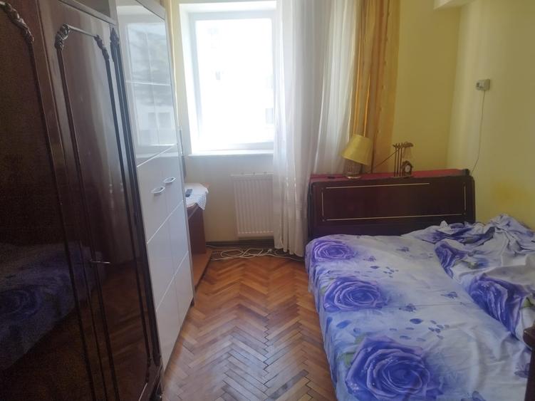 Apartament cu 3 camere semidecomandat în Central