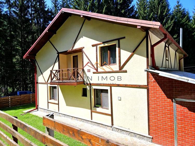 Casă individuală cu 5 camere cu Canalizare în Trăisteni