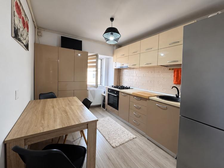 Apartament cu 2 camere decomandat, mobilat în Dacia