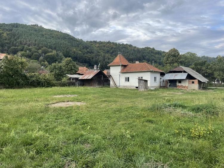 Casă cu 3 camere în Cotenești