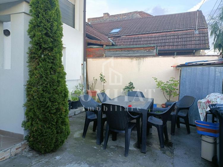 Casă individuală cu 5 camere cu Canalizare în Plopilor