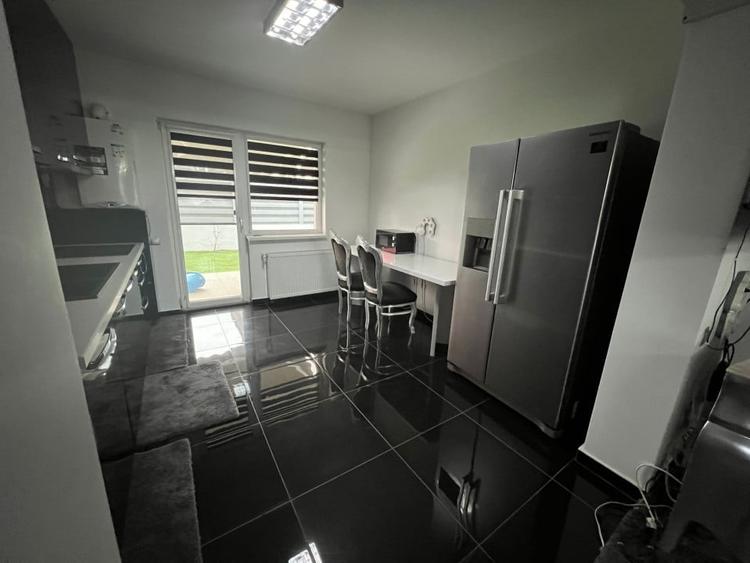 Triplex dispus pe 3 nivele, zona Teilor cu garaj subteran - 4