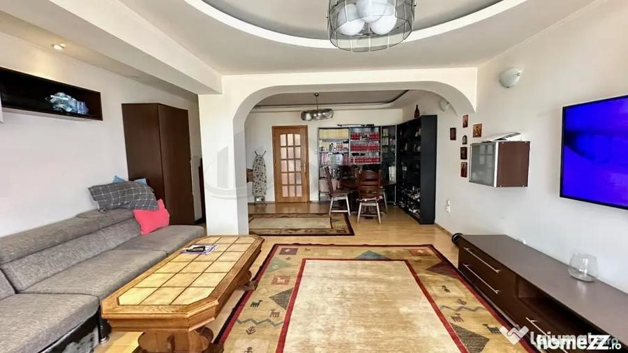 Casă cu 7 camere cu Teren 180 Mp în Vatra Luminoasă