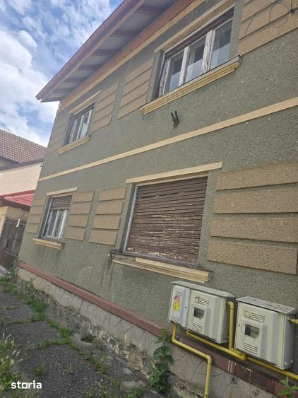 Casă cu 6 camere cu Teren 798 Mp în Botizului