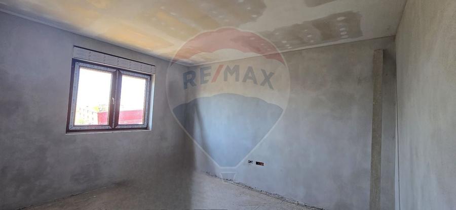 Casă individuală cu 5 camere cu Teren 300 Mp în Zimandu Nou