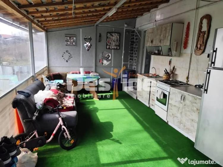 Casă cu 3 camere cu Teren 1364 Mp în Central
