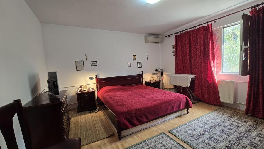 Casă cu 5 camere cu Canalizare în Chitila