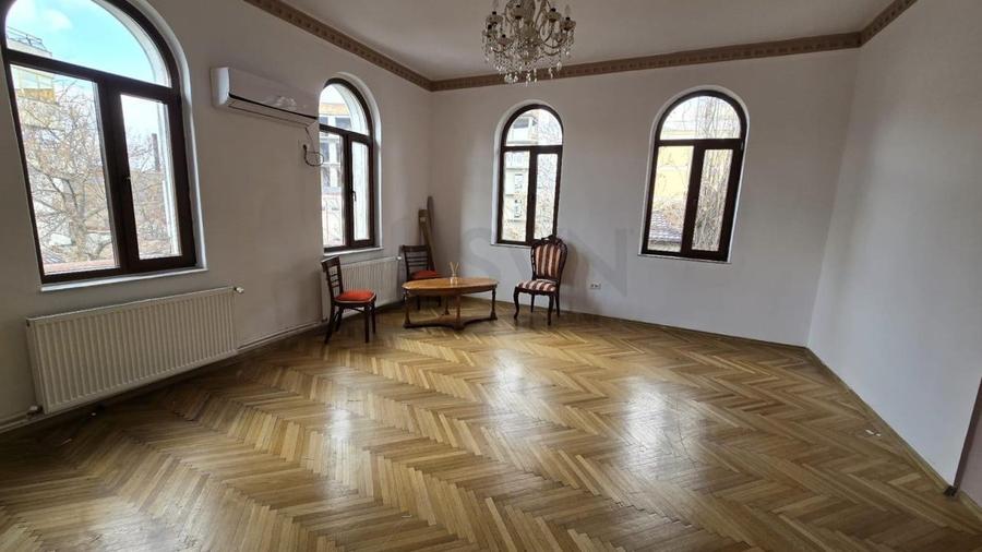 Apartament cu 3 camere circular, mobilat în Ferdinand
