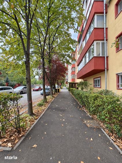 Apartament cu 4 camere în Est