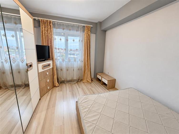 Apartament cu 3 camere decomandat, mobilat în Turnișor