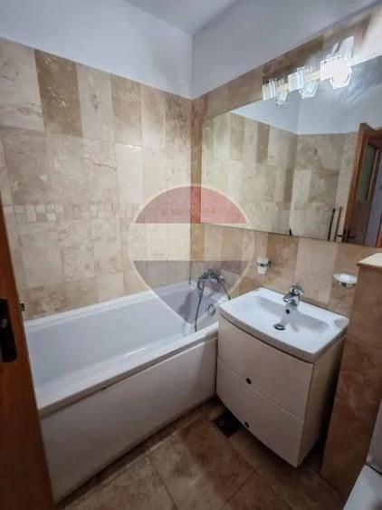 Apartament cu 3 camere decomandat în Păcurari