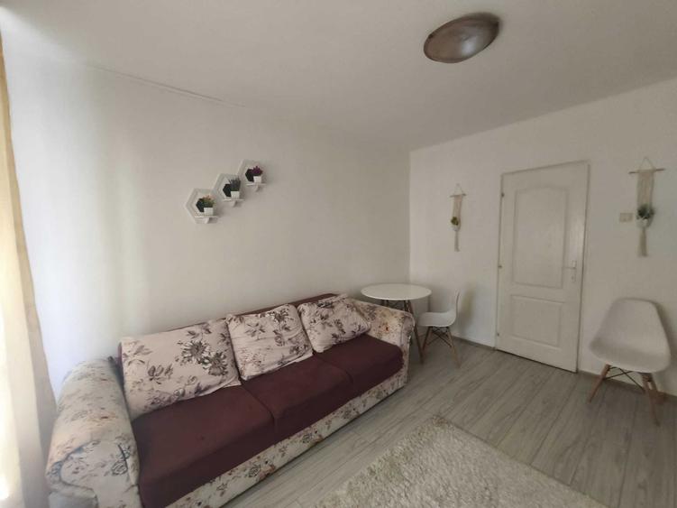 Casă cu 1 camere decomandat în Județean