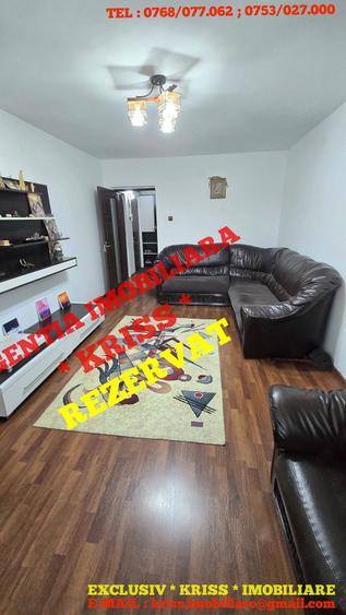 Apartament cu 3 camere semidecomandat în Banat