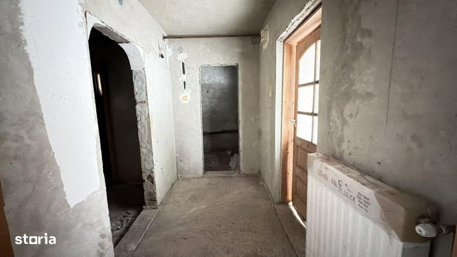 Casă cu 4 camere în Central