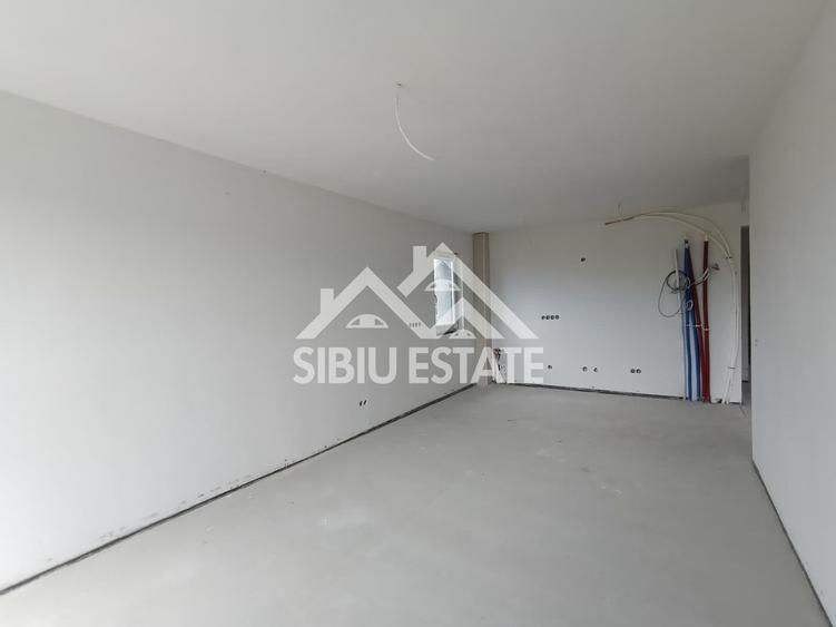 Apartament cu 3 camere decomandat în Cristian