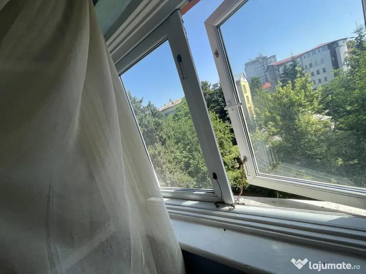 Apartament cu 3 camere semidecomandat în Ultracentral