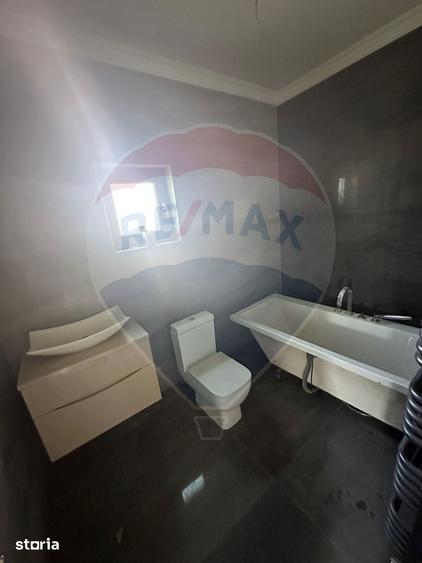 Casă cu 4 camere decomandat cu Teren 718 Mp în Central