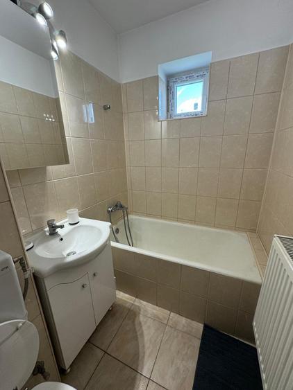 Apartament cu 3 camere semidecomandat, mobilat în Drumul Taberei