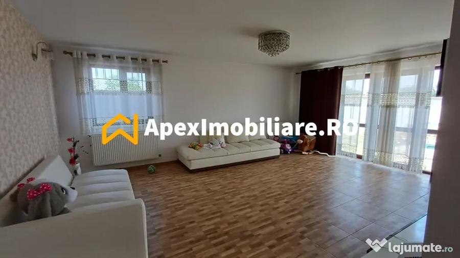 Casă cu 4 camere cu Teren 883 Mp în Varlaam