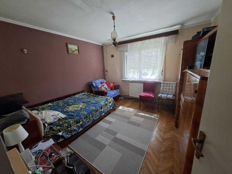 Apartament cu 3 camere decomandat în Sud