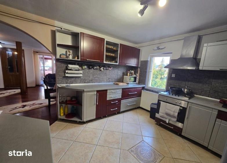 Apartament cu 5 camere în Zorilor