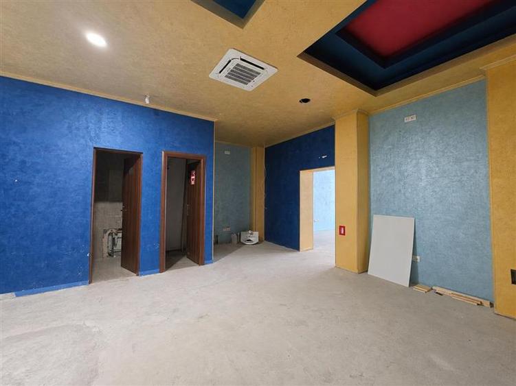 Spațiu comercial, de 99 mp, în Central