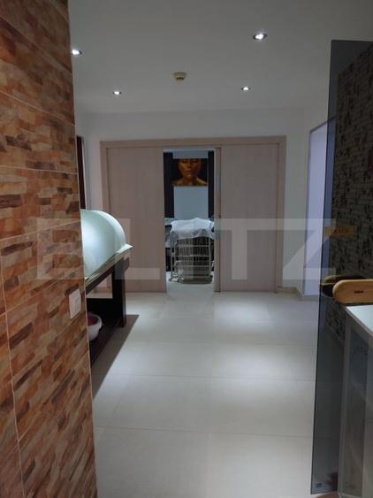 Spațiu comercial, de 290 mp, în Micro 3