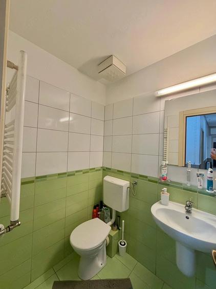 Apartament cu 3 camere semidecomandat în Buziașului