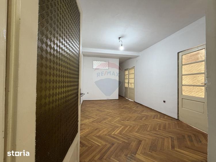 Casă cu 6 camere cu Teren 390 Mp în Floreasca