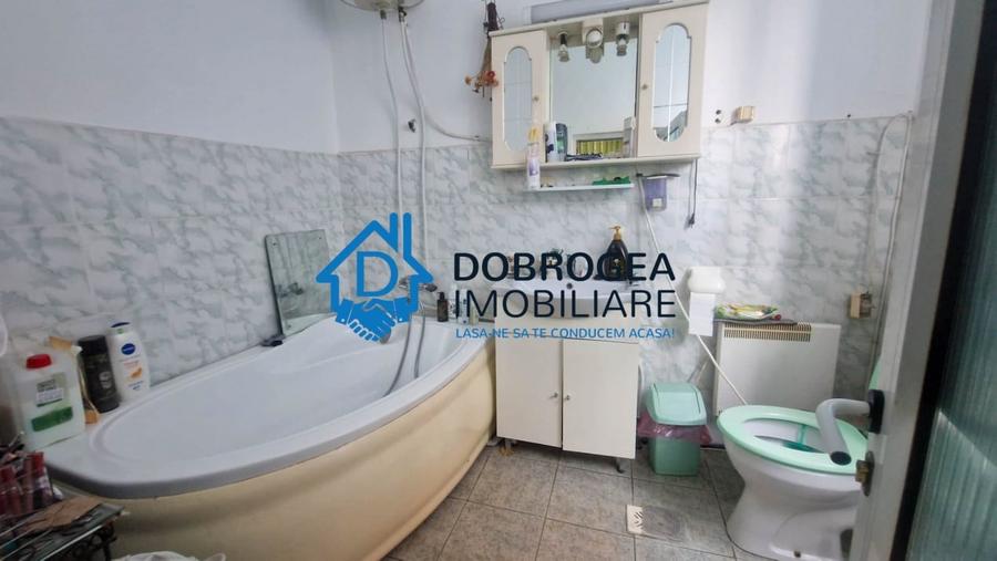 Casă individuală cu 3 camere cu Canalizare în Central
