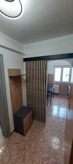 Apartament cu 2 camere decomandat, mobilat în Republicii