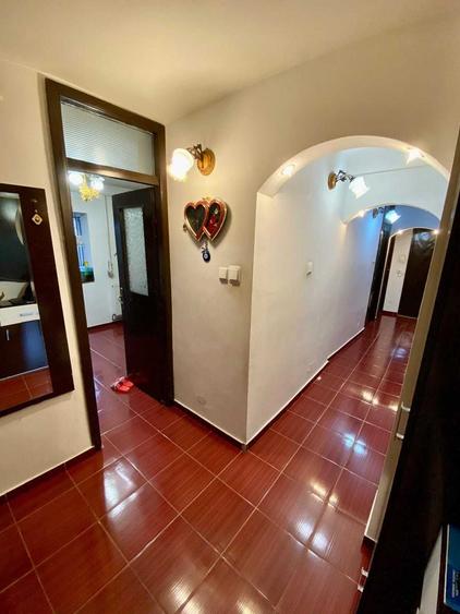 Apartament cu 3 camere decomandat în Popoveni