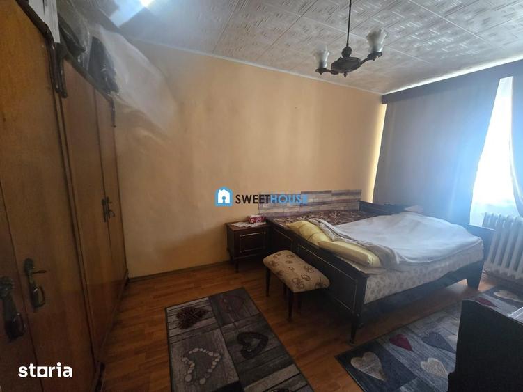 Apartament cu 4 camere semidecomandat în Central