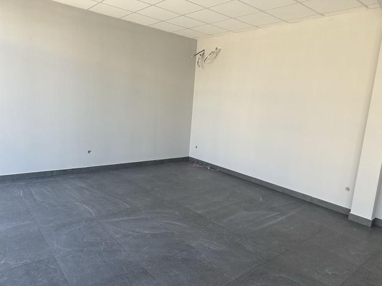 Spațiu comercial, în Florești