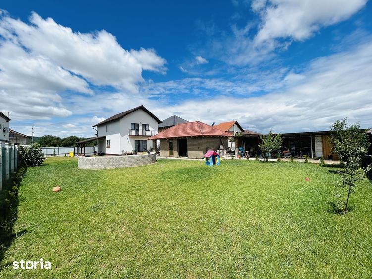 Casă cu 4 camere cu Teren 750 Mp în Cristian