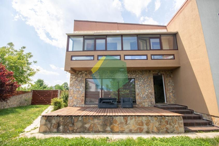 Duplex cu 5 camere cu Piscina în Ferme