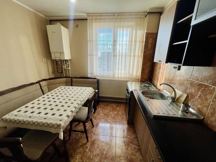 Apartament cu 3 camere semidecomandat în Mihail Kogălniceanu