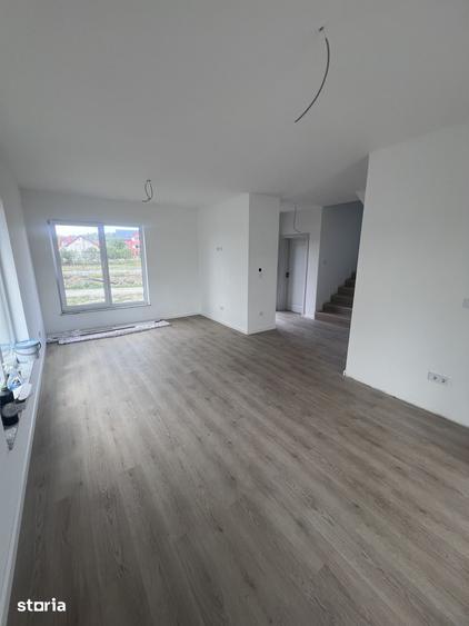 Casă cu 4 camere cu Teren 500 Mp în Unirea