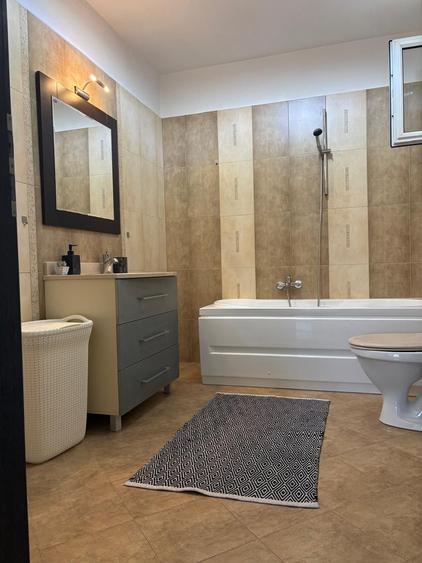 Apartament cu 3 camere semidecomandat în Lipovei