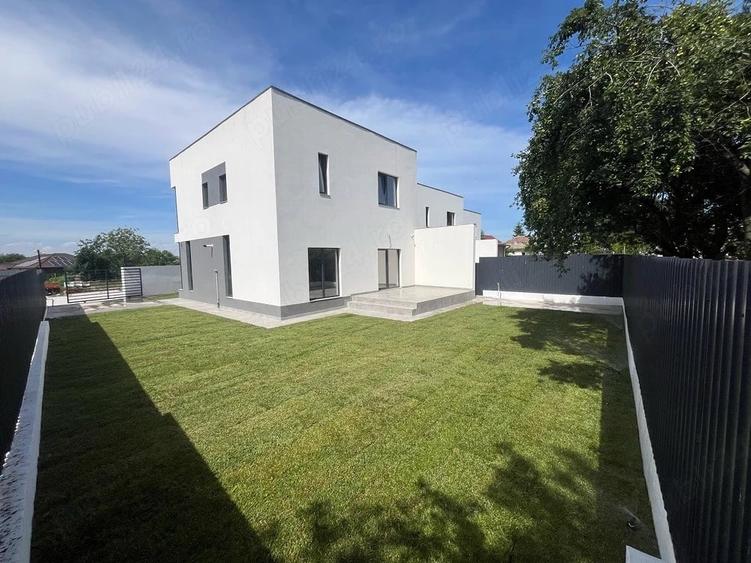 Casă cu Teren 403 Mp în Cumpăna