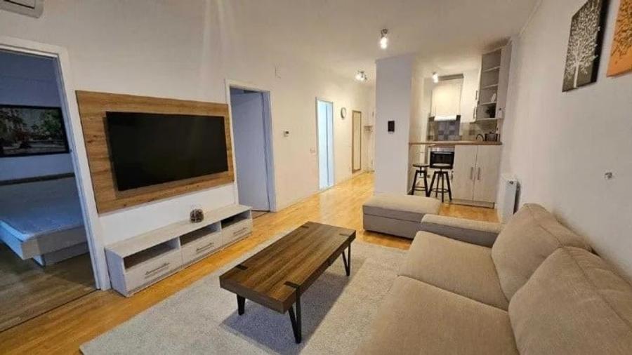 Apartament cu 2 camere semidecomandat, mobilat în Jiului