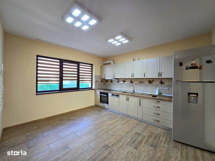 Casă cu 4 camere în Tăuți